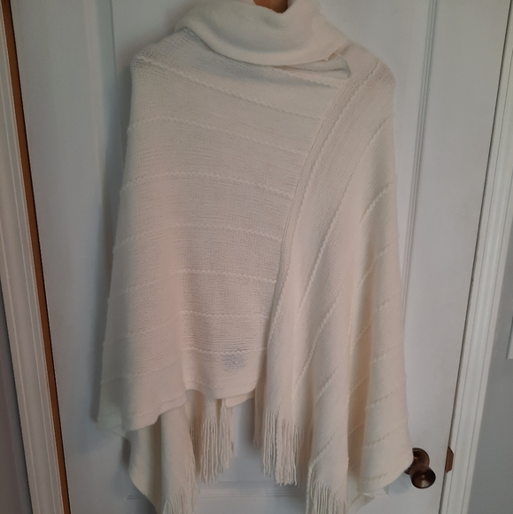 GUESS Poncho, One Size, Off White/Cream Colour - Picture 5 of 8